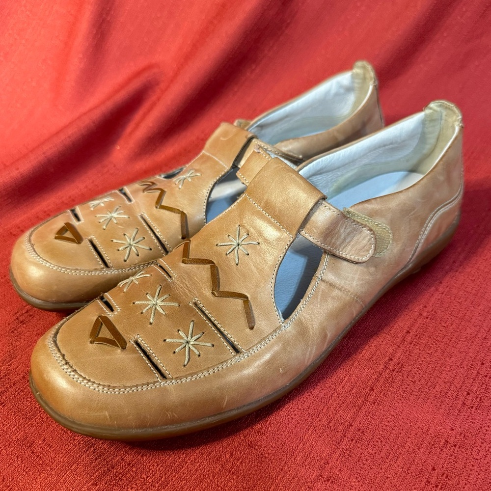 REMONTE Tan Leather Loafers, Embroidered Shoes, Women’s Size 10 (EU 42),‎ NWOT
